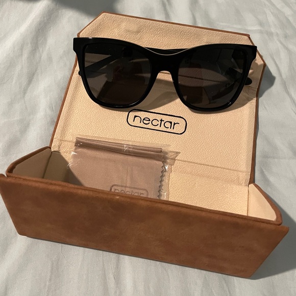 New in box Nectar sunglasses Caladesi black frame smoke lens - Picture 4 of 4